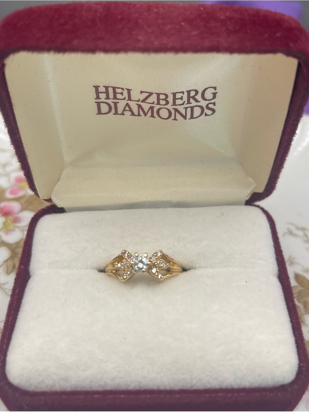 1975 Vtg Helzberg’s Diamonds Solid 10K yellow gold Cluster Ring sz 4.25 2.62g